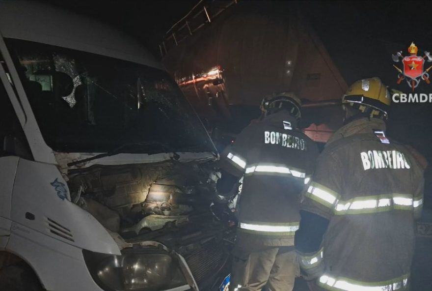 acidente-na-br-020-deixa-9-feridos-em-van-que-levava-estudantes-no-df.-feridos-foram-levados-a-hospitais-e-seis-ja-receberam-alta acidente-na-br-020-deixa-9-feridos-em-van-que-levava-estudantes-no-df.-feridos-foram-levados-a-hospitais-e-seis-ja-receberam-alta