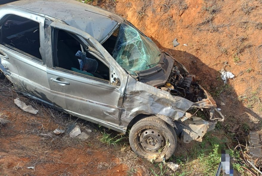 acidente-na-br-104-em-caruaru3A-carro-capota-e-deixa-casal-ferido acidente-na-br-104-em-caruaru3A-carro-capota-e-deixa-casal-ferido