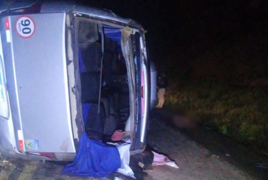 acidente-na-br-116-deixa-duas-mortes-e-20-feridos-proximo-a-jequie2C-bahia3A-saiba-mais-no-de-bahia acidente-na-br-116-deixa-duas-mortes-e-20-feridos-proximo-a-jequie2C-bahia3A-saiba-mais-no-de-bahia