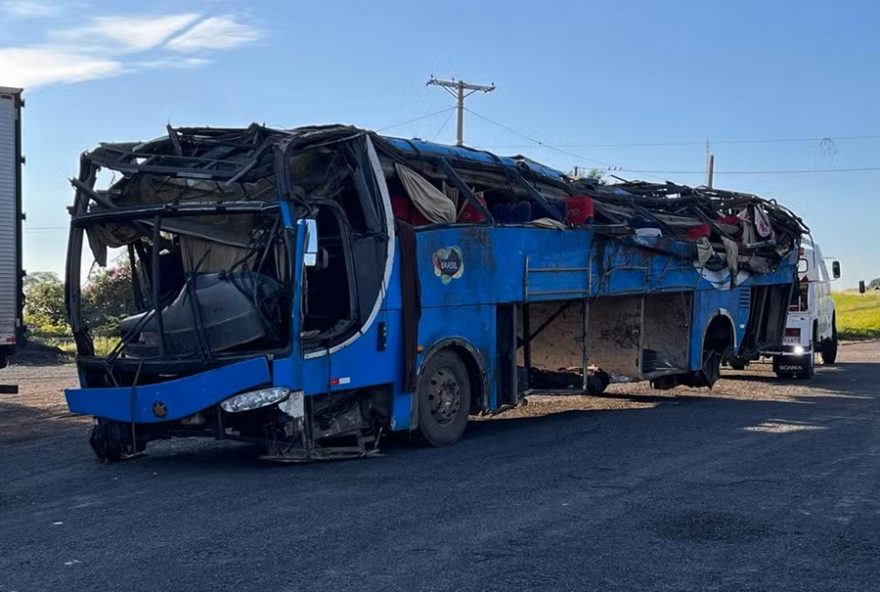 acidente-na-br-153-deixa-6-trabalhadores-mortos-apos-onibus-saido-do-maranhao-tombar acidente-na-br-153-deixa-6-trabalhadores-mortos-apos-onibus-saido-do-maranhao-tombar