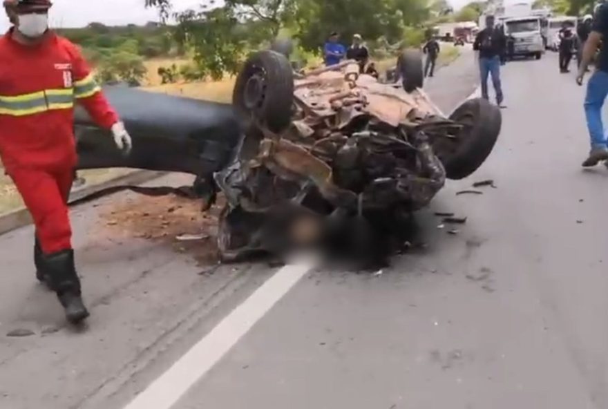 acidente-na-br-153-deixa-tres-mortos-e-dois-feridos-graves3A-prf-investiga-colisao-em-goias