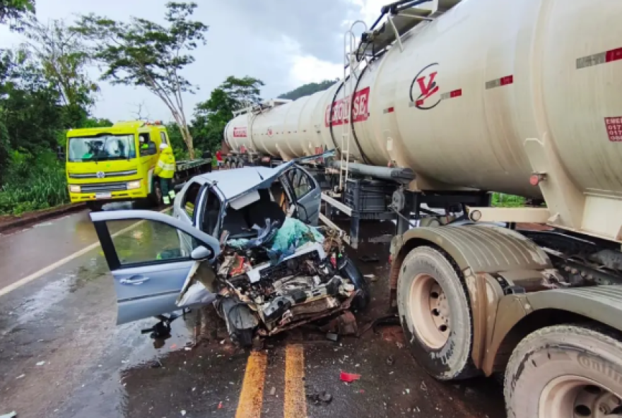 acidente-na-br-153-em-rialma-envolve-tres-veiculos-e-deixa-dois-feridos acidente-na-br-153-em-rialma-envolve-tres-veiculos-e-deixa-dois-feridos