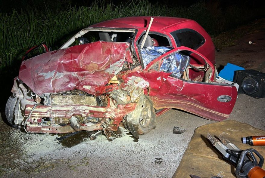 acidente-na-br-365-deixa-quatro-mortos-e-dois-feridos acidente-na-br-365-deixa-quatro-mortos-e-dois-feridos