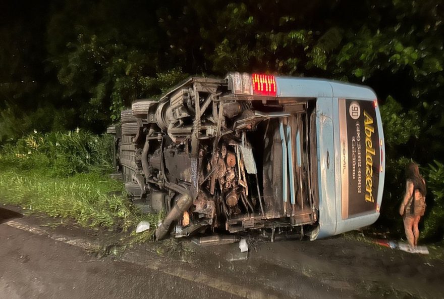 acidente-na-br-376-deixa-15-feridos-no-parana3A-onibus-e-caminhoes-envolvidos.-medidas-preventivas-sao-essenciais-para-seguranca-viaria