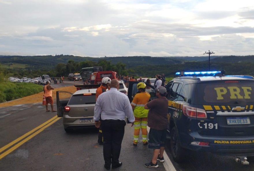 acidente-na-br-376-deixa-sete-feridos-entre-ortigueira-e-imbau acidente-na-br-376-deixa-sete-feridos-entre-ortigueira-e-imbau