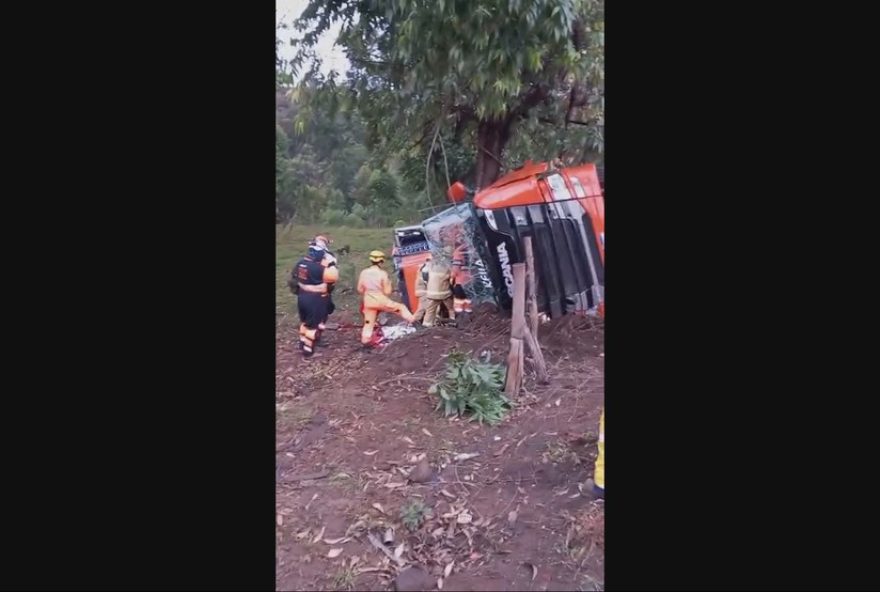 acidente-na-br-3813A-homem-morre-e-gravida-fica-ferida3B-video-e-detalhes acidente-na-br-3813A-homem-morre-e-gravida-fica-ferida3B-video-e-detalhes