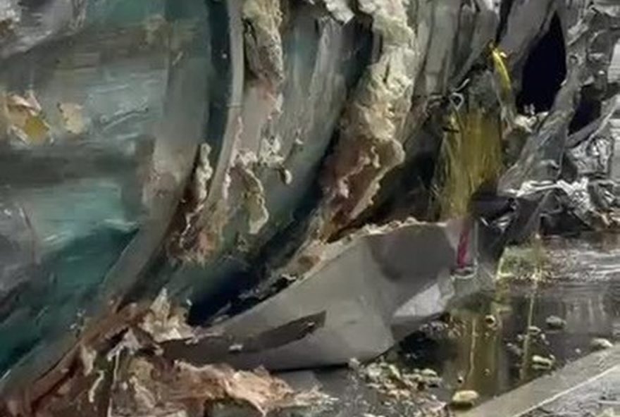 acidente-na-br-3932C-em-tres-rios2C-deixa-uma-mulher-morta-e-duas-pessoas-feridas-apos-colisao-entre-duas-carretas-e-um-carro acidente-na-br-3932C-em-tres-rios2C-deixa-uma-mulher-morta-e-duas-pessoas-feridas-apos-colisao-entre-duas-carretas-e-um-carro