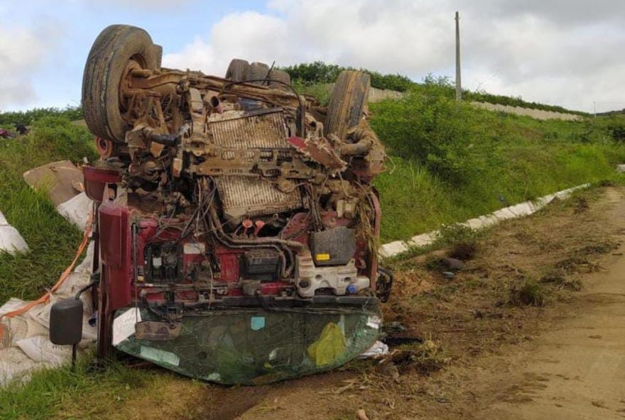 acidente-na-br-424-em-garanhuns3A-motorista-morre-apos-capotamento
