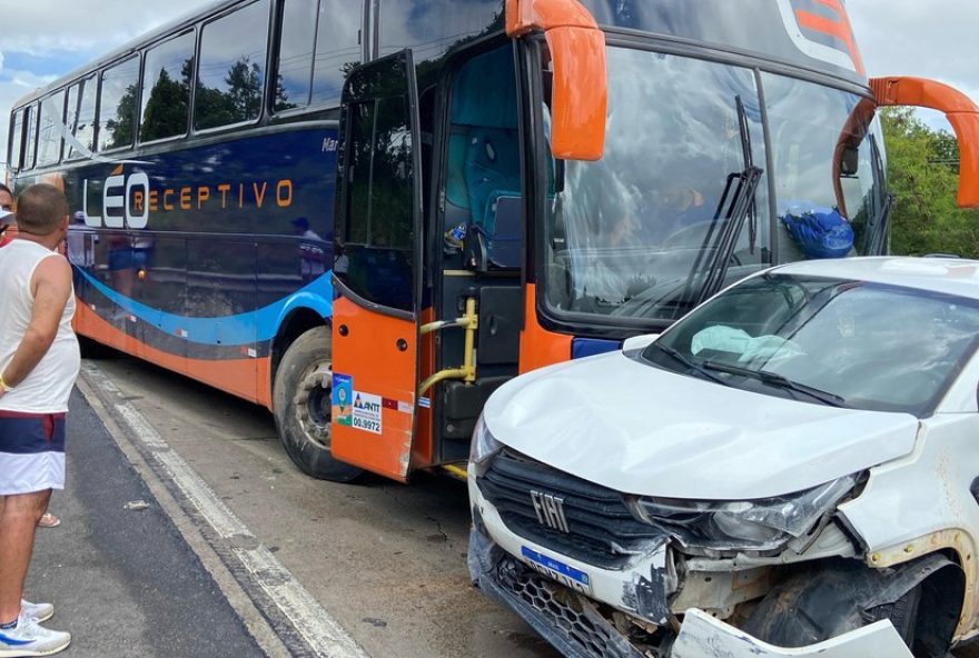 acidente-na-paraiba-envolvendo-onibus-de-torcedores-do-santa-cruz-e-dois-veiculos3A-feridos-e-misterio-na-br-101