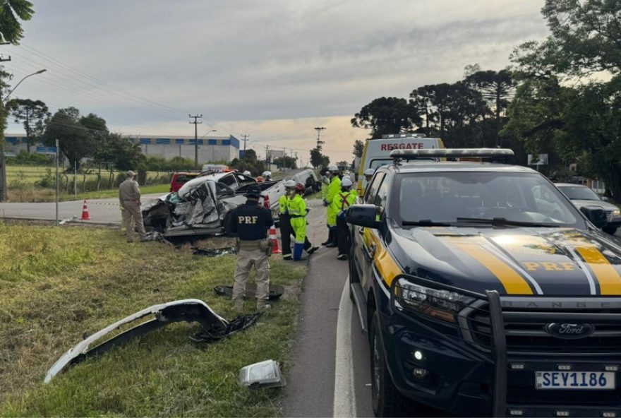 acidente-na-rmc3A-casal-morre-e-crianca-e-salva-apos-colisao-entre-carro-e-caminhao acidente-na-rmc3A-casal-morre-e-crianca-e-salva-apos-colisao-entre-carro-e-caminhao
