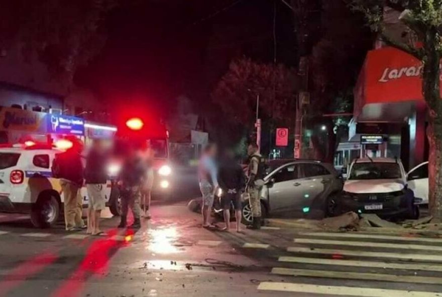 acidente-no-centro-de-governador-valadares-deixa-tres-feridos-e-danos-materiais3A-saiba-mais