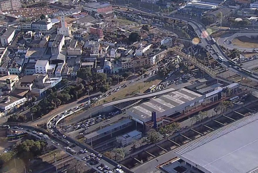 acidente-no-complexo-da-lagoinha-gera-congestionamentos-nas-avenidas-cristiano-machado-e-antonio-carlos3A-acompanhe