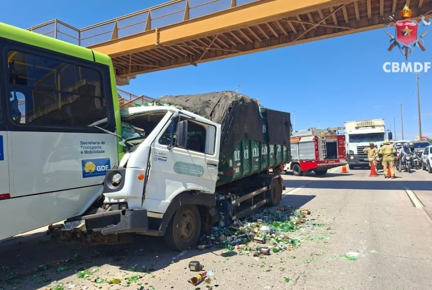 acidente-onibus-caminhao-deixa-ferido-e-via-interditada-na-via-estrutural2C-df acidente-onibus-caminhao-deixa-ferido-e-via-interditada-na-via-estrutural2C-df
