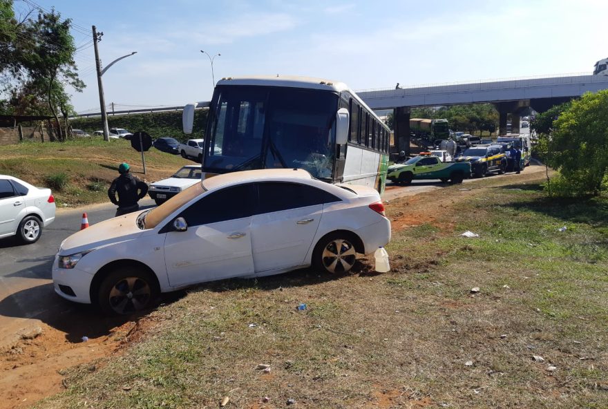 Veículo seguia pela BR-153 quando o motorista errou a rota e acessou a BR-414 (Foto: Divulgação/PRF-GO)