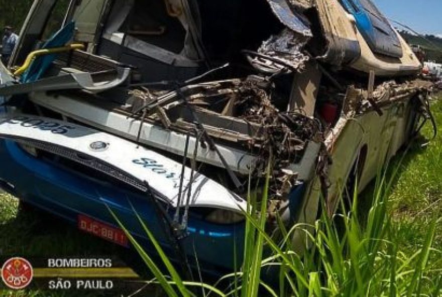 acidente_com_onibusrodovia_sp_249_taguai2611203182-410x300