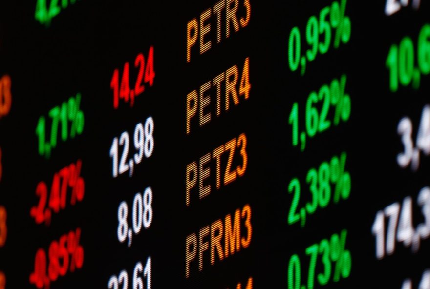acoes-de-bancos-no-brasil-caem-com-receio-sobre-aplicacao-da-lei-magnitsky