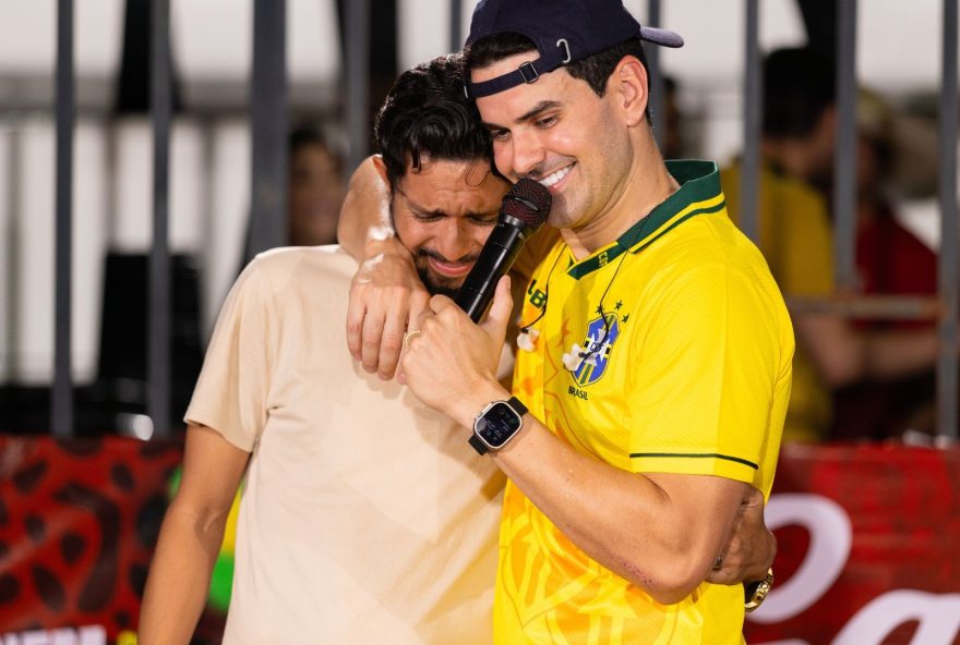 acreano-tem-participacao-emocionante-em-gravacao-de-dvd-com-cantor-gabriel-gava acreano-tem-participacao-emocionante-em-gravacao-de-dvd-com-cantor-gabriel-gava