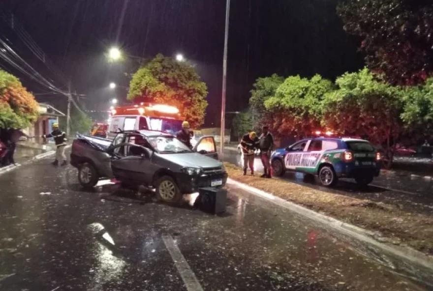 As adolescentes estavam em veículo modelo Fiat Strada, junto a outros dois jovens (Reprodução/Corpo de Bombeiros)