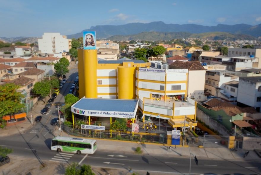 adolescente-baleada-em-escola-de-maria-da-graca-recebe-alta-medica3A-caso-acende-alerta-sobre-violencia-armada