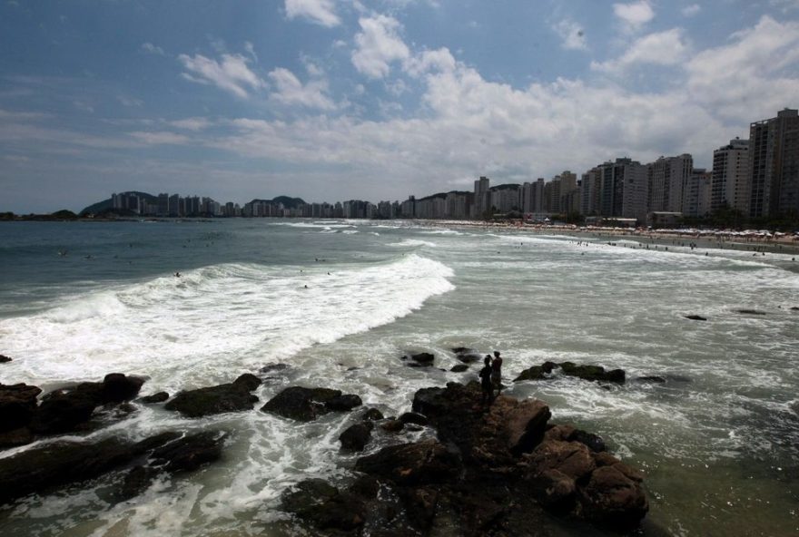 adolescente-boliviano-e-resgatado-em-afogamento-no-litoral-de-sp3A-veja-as-orientacoes