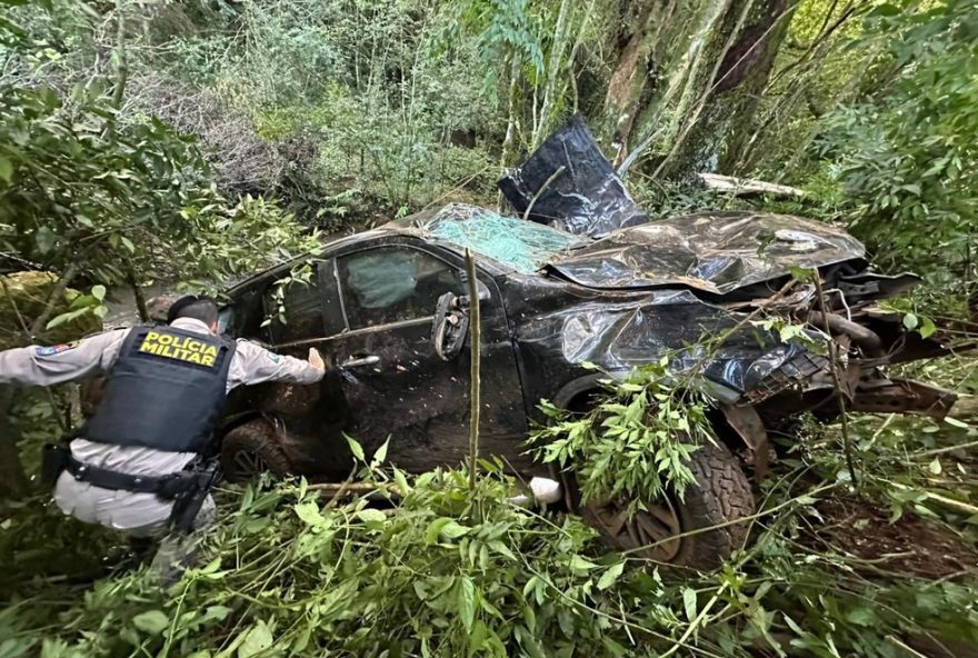 adolescente-capota-caminhonete-com-mais-de-1-tonelada-de-maconha-no-parana3A-jovem-de-16-anos-apreendido adolescente-capota-caminhonete-com-mais-de-1-tonelada-de-maconha-no-parana3A-jovem-de-16-anos-apreendido