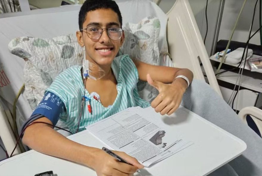 adolescente-com-doenca-rara-passa-em-medicina-em-universidades-publicas-apos-fazer-enem-no-hospital3A-inspiracao-para-futura-carreira-medica adolescente-com-doenca-rara-passa-em-medicina-em-universidades-publicas-apos-fazer-enem-no-hospital3A-inspiracao-para-futura-carreira-medica