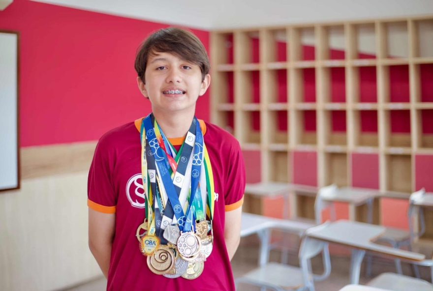 adolescente-de-12-anos-e-aprovado-em-curso-de-matematica-na-uerj3A-conheca-bernardo-manfredini2C-futuro-engenheiro-da-computacao