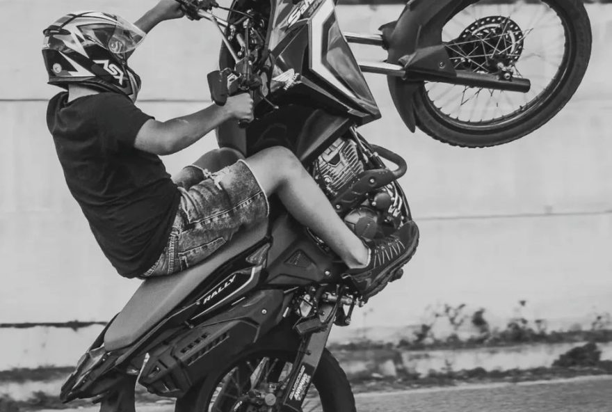 adolescente-de-14-anos-morre-em-acidente-apos-dar-grau-em-moto3A-como-prevenir3F