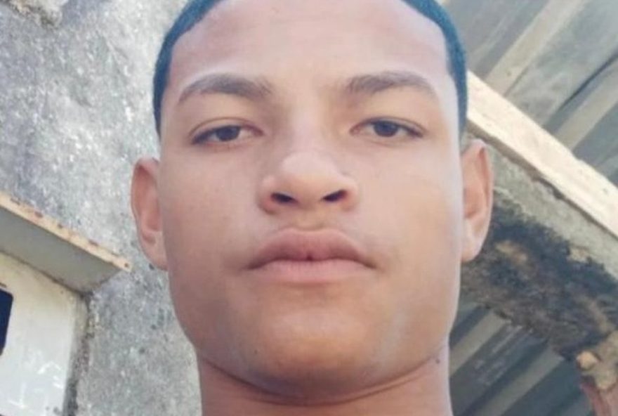 adolescente-desaparece-apos-sair-para-buscar-lanche-em-juiz-de-fora3A-familia-busca-por-marcos-paulo-alves-cruz2C-de-16-anos.-investigacao-em-andamento-pela-7a-delegacia-de-policia-civil