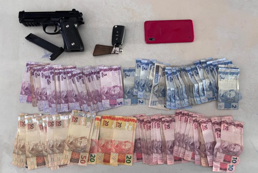adolescente-e-apreendido-por-roubos-em-campinas3A-carro2C-farmacia2C-pedestre.-menor-estava-com-simulacro-de-pistola