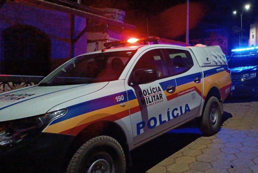 adolescente-e-morto-a-tiros-e-dois-homens-baleados-em-bar-de-contagem3A-policia-investiga-caso