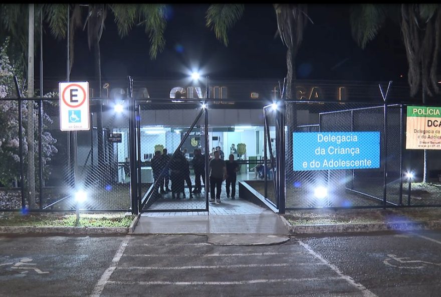 adolescente-e-perseguido2C-esfaqueado-e-morto-ao-tentar-recuperar-celular3A-comocao-e-como-a-cidade-reagiu adolescente-e-perseguido2C-esfaqueado-e-morto-ao-tentar-recuperar-celular3A-comocao-e-como-a-cidade-reagiu