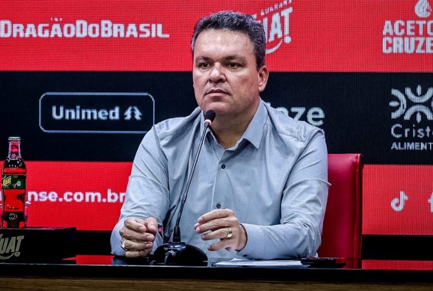 adson-batista-nega-alegacoes-de-campanharo-e-reitera-compromisso-serio-do-atletico-go