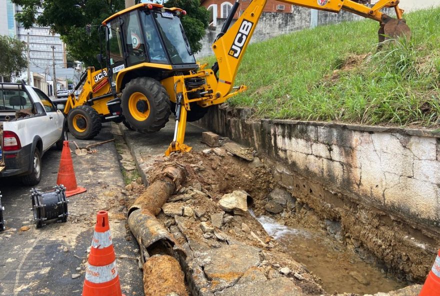 adutora-rompe-no-centro-de-piracicaba2C-deixando-moradores-sem-agua