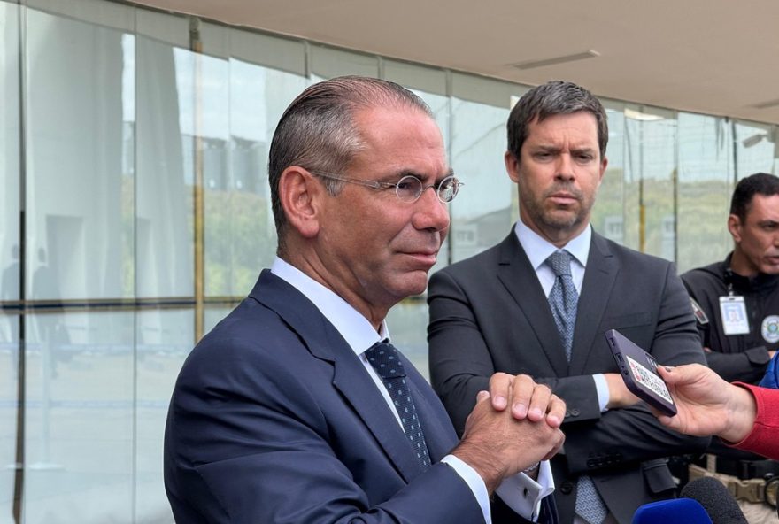 advogado-de-braga-netto-desmente-cid-sobre-dinheiro-em-caixa-de-vinho