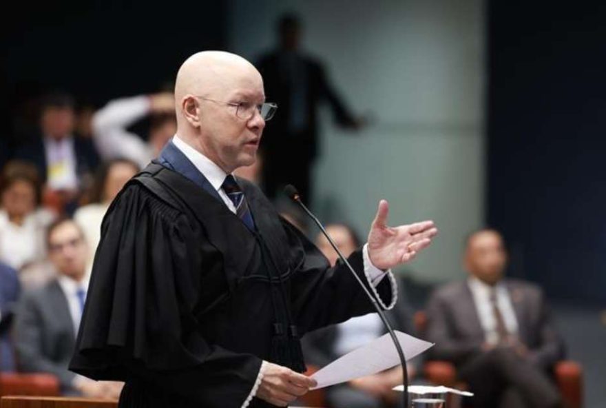 advogado-demostenes-torres-prometeu-levar-cigarro-para-bolsonaro-no-stf