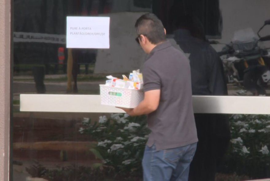 advogados-e-medicos-visitam-jair-de-na-pf-em-brasilia-apos-prisao-preventiva