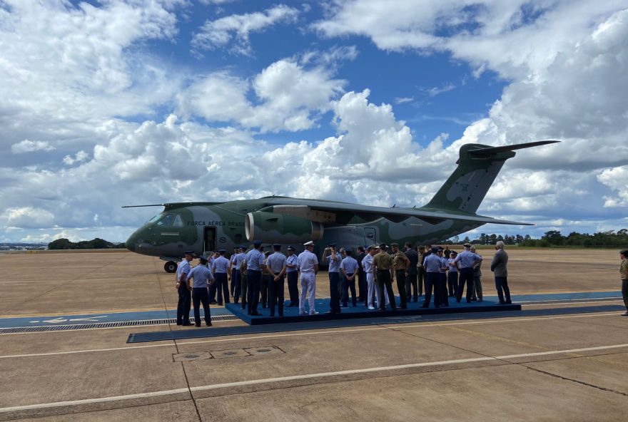 Aeronave saindo da Base Aérea de Brasília.