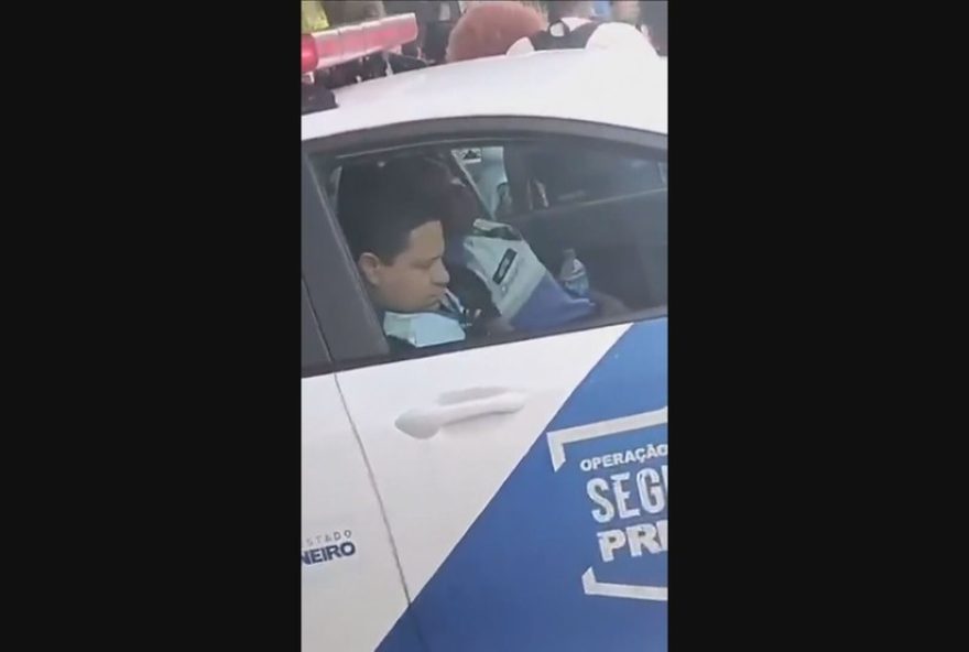 agentes-do-seguranca-presente-pegos-dormindo-em-viatura-no-centro-do-rio3A-medidas-disciplinares-serao-tomadas agentes-do-seguranca-presente-pegos-dormindo-em-viatura-no-centro-do-rio3A-medidas-disciplinares-serao-tomadas