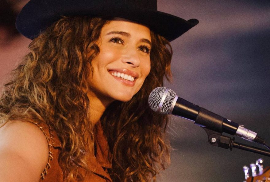 agrado-encontra-avo-morta-e-muda-vida-em-coracao-acelerado agrado-encontra-avo-morta-e-muda-vida-em-coracao-acelerado