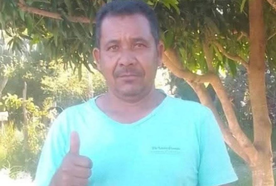 agricultor-de-48-anos-e-encontrado-morto-em-mata-na-bahia2C-mobilizando-comunidade-local.-sepultamento-emociona-moradores