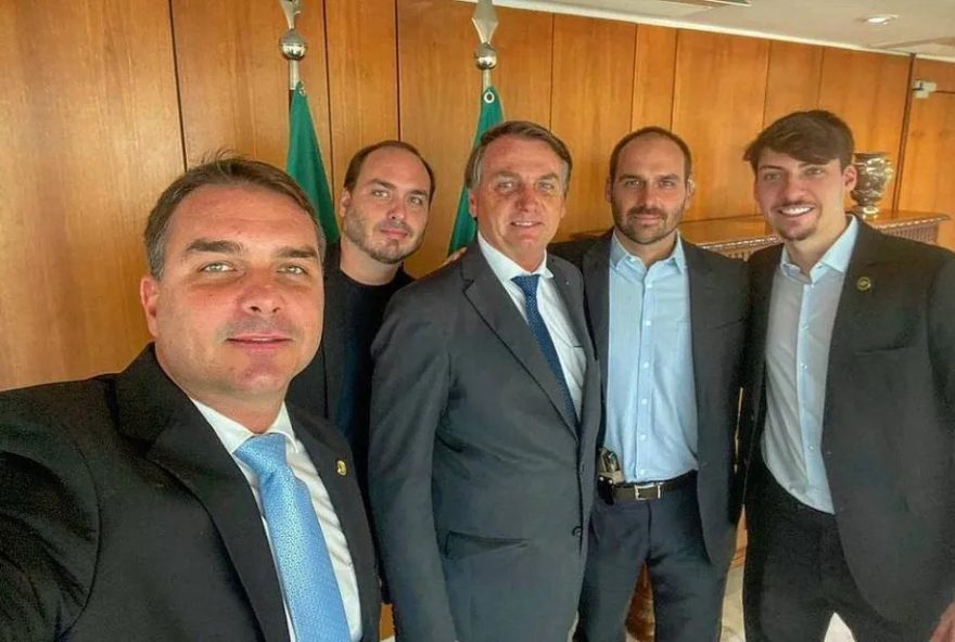 agu-pede-reembolso-da-familia-bolsonaro-por-contrato-de-escritorio-nos-eua