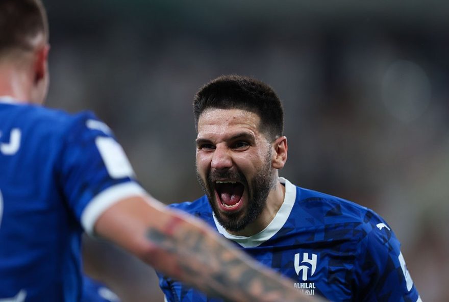 al-hilal-planeja-pagar-r24-158-milhoes-para-liberar-atacante-mitrovic