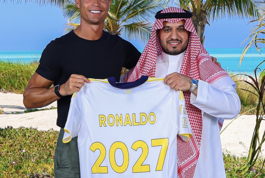 al-nassr-anuncia-renovacao-do-contrato-de-cristiano-ronaldo-ate-2027