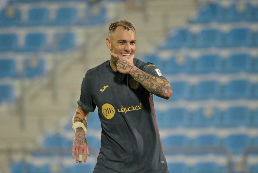 al-rayyan-valoriza-roger-guedes-com-contrato-estendido-ate-2027 al-rayyan-valoriza-roger-guedes-com-contrato-estendido-ate-2027