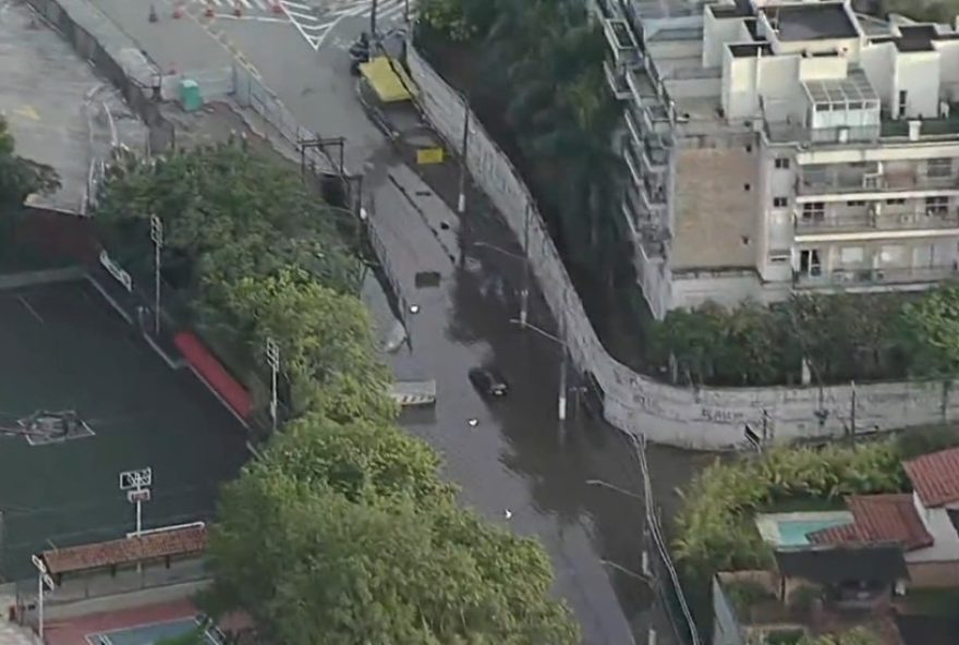 alagamentos-e-acumulacao-de-lixo-apos-temporal-em-sp3A-morumbi-e-regiao-ainda-enfrentam-transtornos alagamentos-e-acumulacao-de-lixo-apos-temporal-em-sp3A-morumbi-e-regiao-ainda-enfrentam-transtornos