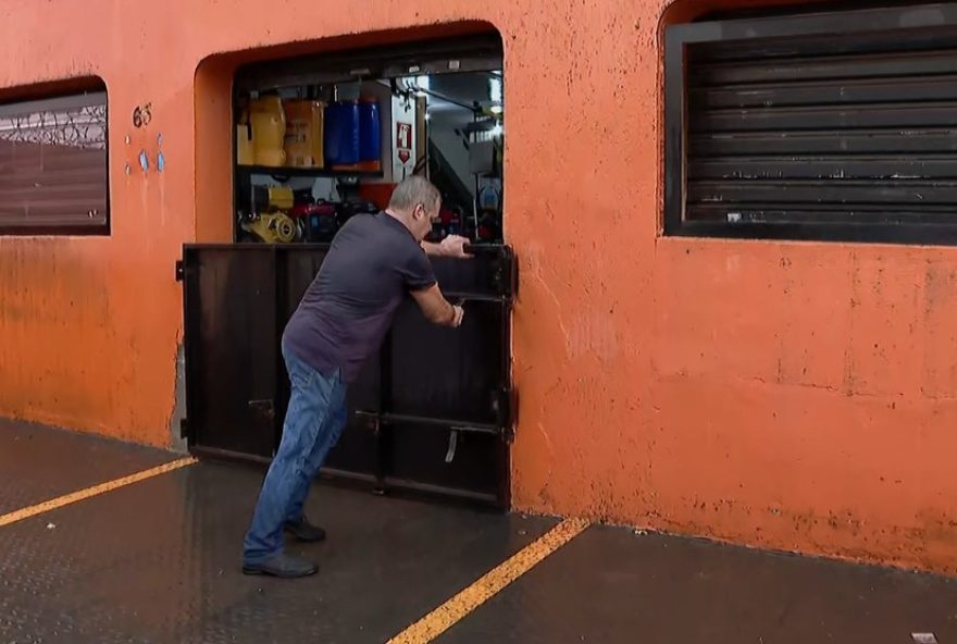 alagamentos-na-avenida-francisco-junqueira3A-comerciante-reclama-dos-estragos alagamentos-na-avenida-francisco-junqueira3A-comerciante-reclama-dos-estragos