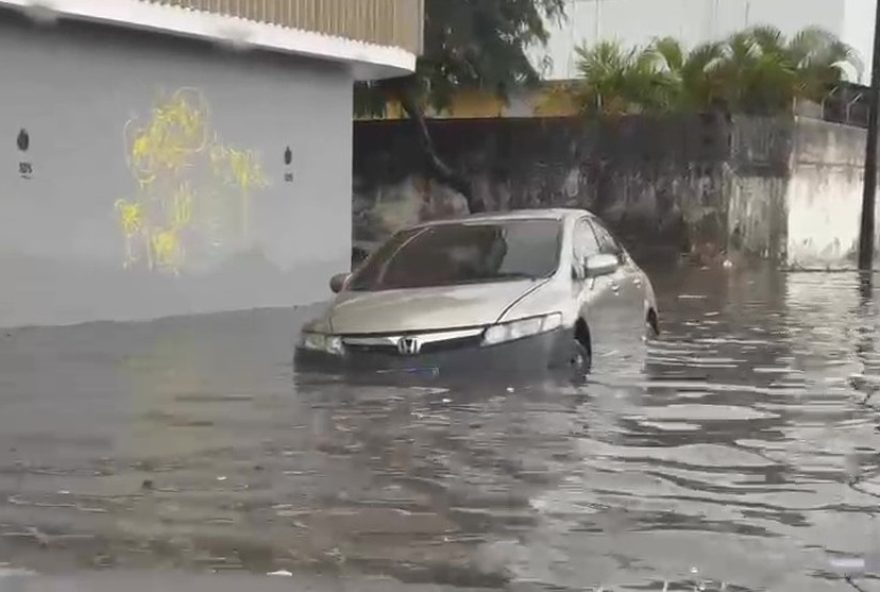 alagamentos-no-carnaval-do-recife-e-olinda3A-forte-chuva-causa-caos-nas-ruas alagamentos-no-carnaval-do-recife-e-olinda3A-forte-chuva-causa-caos-nas-ruas