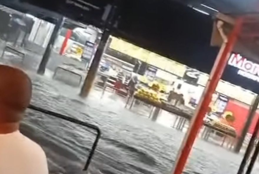 alagamentos-no-rio-de-janeiro3A-chuva-intensa-causa-alerta-e-mobiliza-autoridades-e-populacao alagamentos-no-rio-de-janeiro3A-chuva-intensa-causa-alerta-e-mobiliza-autoridades-e-populacao