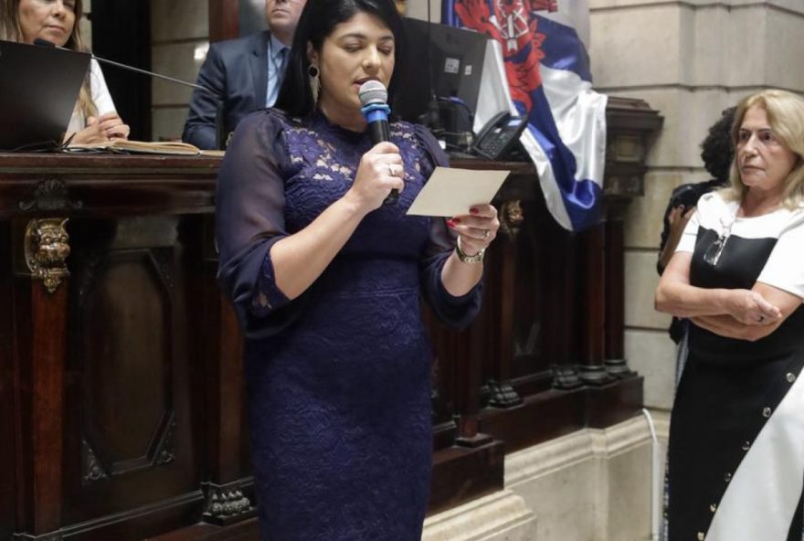 alana-passos-assume-cadeira-de-carlos-bolsonaro-na-camara-municipal-do-rio-de-janeiro alana-passos-assume-cadeira-de-carlos-bolsonaro-na-camara-municipal-do-rio-de-janeiro